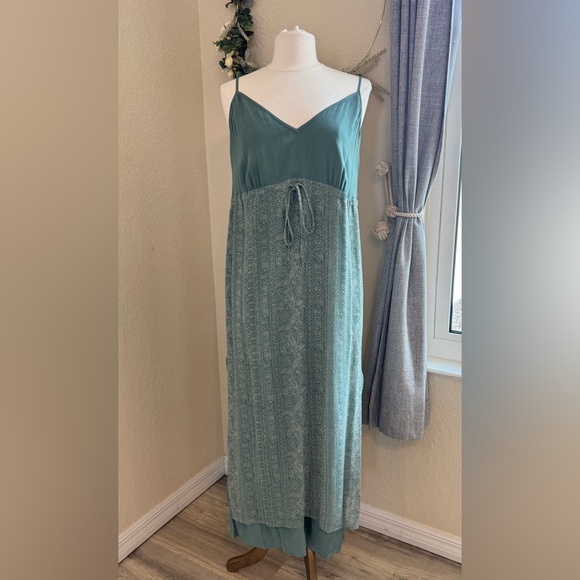 NEW Isabella Bird 100% SILK Teal Floral Print Maxi Dress size M - Picture 2 of 9